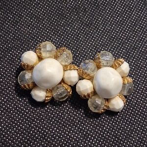 Vintage 1960s White and clear Faceted Cluster Bead Clipon Earrings